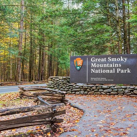 Вилла Mountain Hideaway Гатлинбург Экстерьер фото