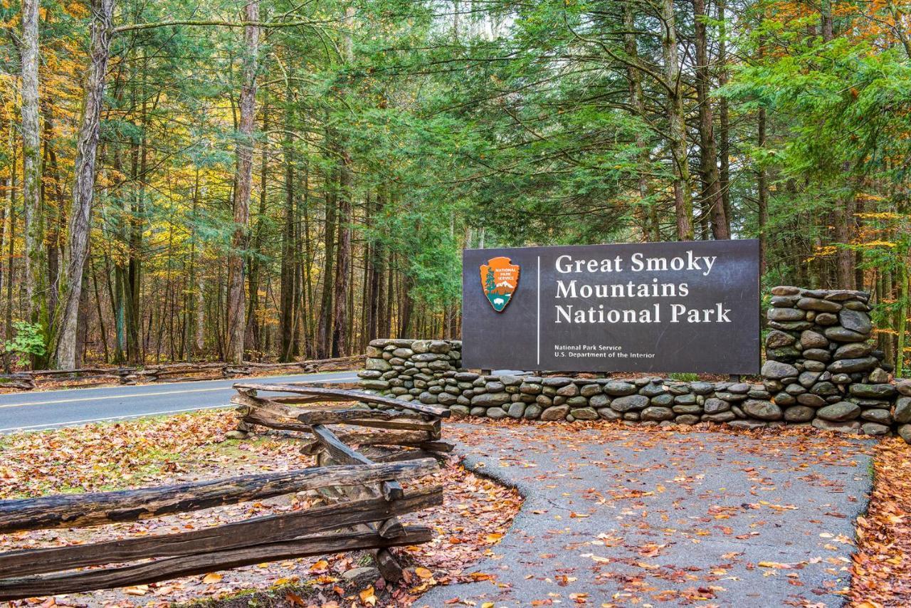 Вилла Mountain Hideaway Гатлинбург Экстерьер фото
